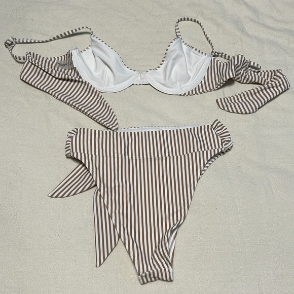 High Waisted Abercrombie bikini - Picture 3 of 4